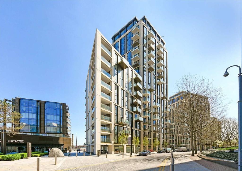 150 Vaughan Way, London, E1W 2AH