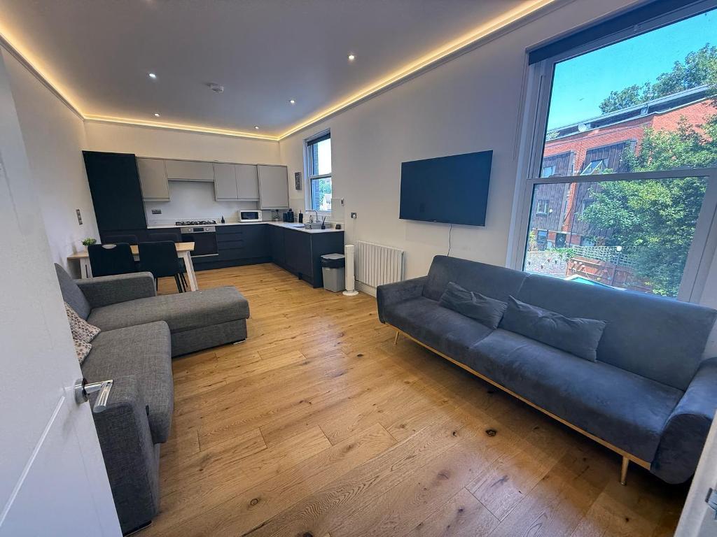 141 Lower Road, London, SE16 2XL